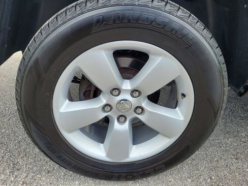 Used 2024 RAM 1500 Classic SLT AWD/4WD image 5