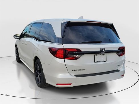 Used 2023 Honda Odyssey Sport image 3