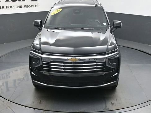 Used 2025 Chevrolet Suburban LT w/ Comfort Package image 60