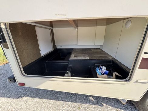 Used 2016 Ford E-450 and Econoline 450 Super Duty w/ Motorhome Prep Package RWD image 14