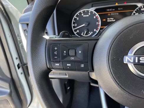 Used 2022 Nissan Rogue S image 21