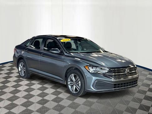 Used 2024 Volkswagen Jetta SE FWD image 6