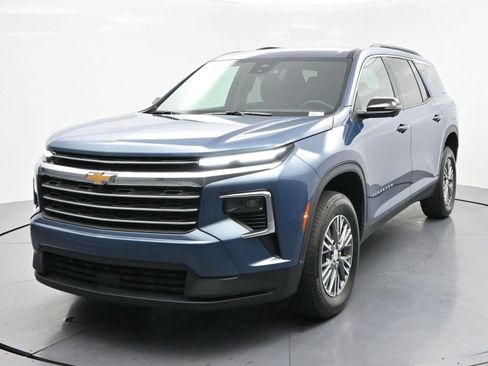 Used 2024 Chevrolet Traverse LT w/ LPO, Floor Liner Package FWD image 2
