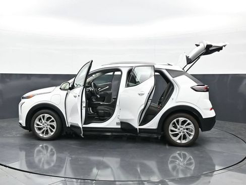 Used 2023 Chevrolet Bolt EUV LT w/ Driver Confidence Package FWD image 45