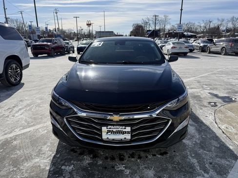Used 2023 Chevrolet Malibu LS image 2