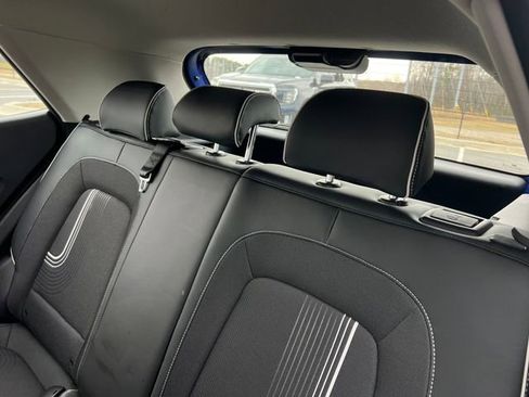 Used 2023 Hyundai Venue Limited image 20