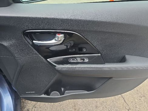 Used 2022 Kia Niro EX Premium FWD image 31