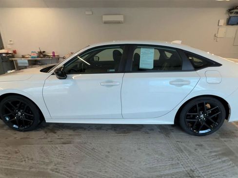 Used 2023 Honda Civic Sport image 4