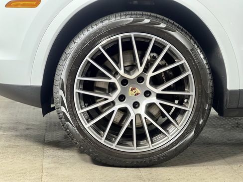 Certified 2023 Porsche Cayenne image 11