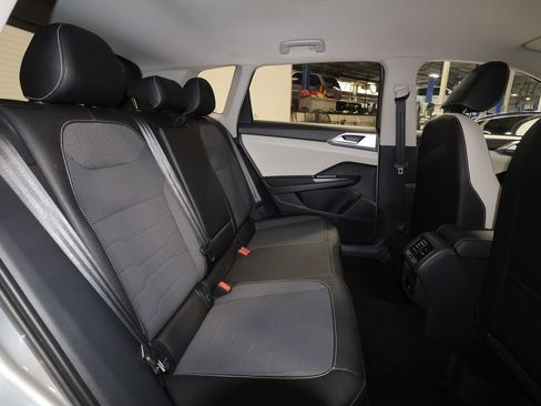 Used 2025 Volkswagen Taos SE image 24