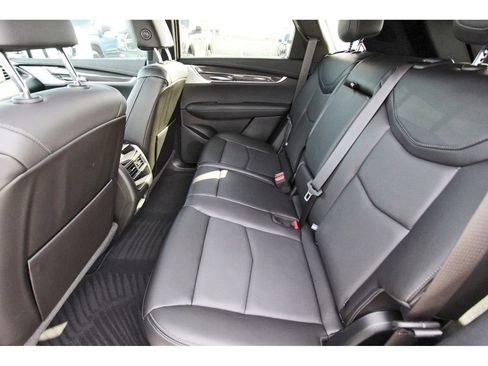 Certified 2024 Cadillac XT5 Sportv w/ Technology Package image 7