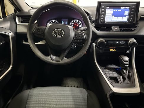 Used 2022 Toyota RAV4 LE AWD/4WD image 11