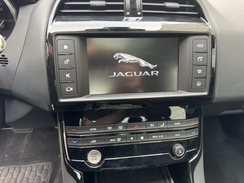 Used 2018 Jaguar XE Premium AWD/4WD image 29