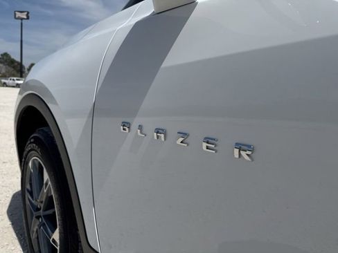 Used 2025 Chevrolet Blazer LT image 9