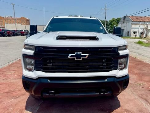 Used 2025 Chevrolet Silverado 3500 W/T AWD/4WD image 2