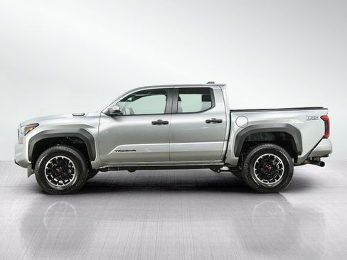 Used 2026 Toyota Tacoma TRD Off-Road AWD/4WD image 2