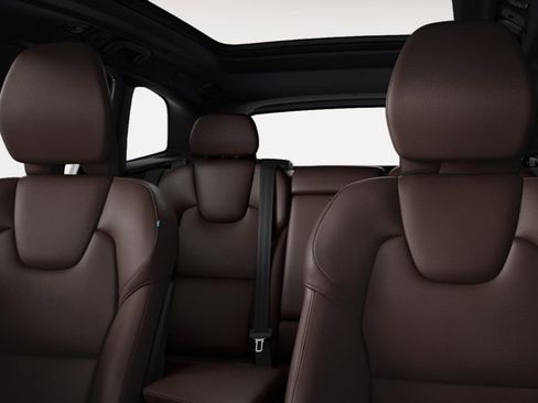 Certified 2023 Volvo XC60 B5 Plus image 7