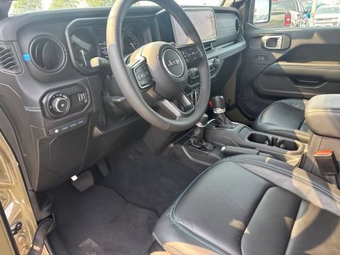 Used 2025 Jeep Wrangler Unlimited Rubicon 4xe AWD/4WD image 27