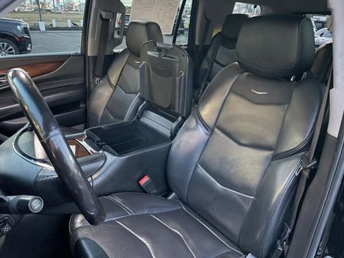 Used 2018 Cadillac Escalade Luxury image 21