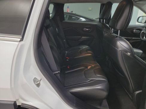 Used 2019 Jeep Cherokee Limited image 14