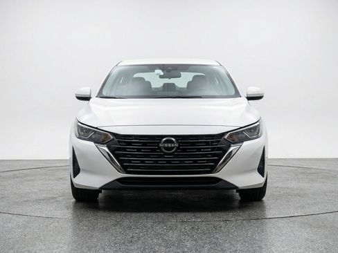 Used 2025 Nissan Sentra S FWD image 2