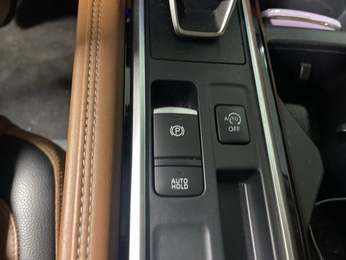 Used 2024 Nissan Pathfinder Platinum image 39