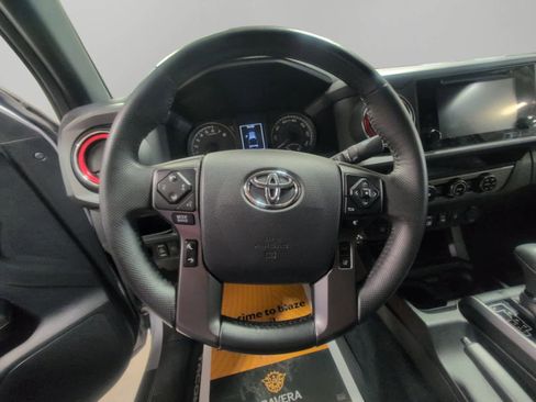 Used 2018 Toyota Tacoma TRD Sport w/ Technology Package AWD/4WD image 12