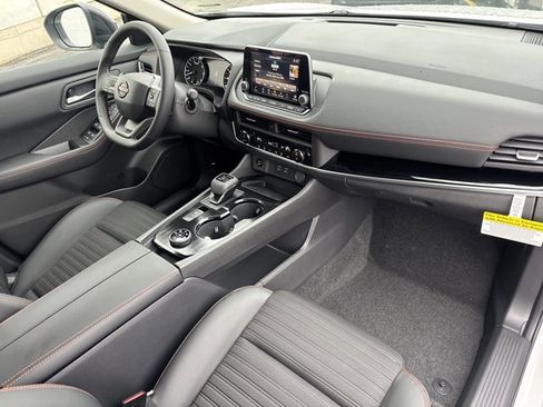 New 2025 Nissan Rogue SV image 18