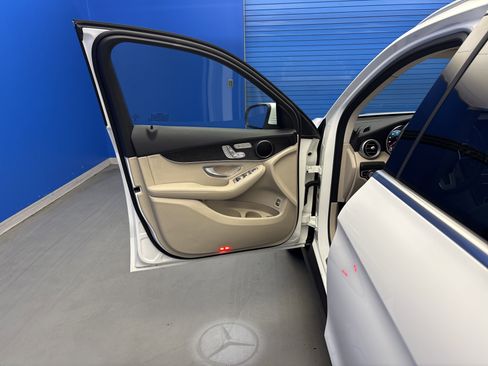 Used 2022 Mercedes-Benz GLC 300 4MATIC image 9