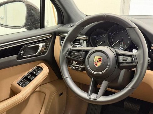 Certified 2025 Porsche Macan AWD/4WD image 17