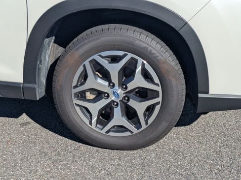 Used 2020 Subaru Forester Premium image 11