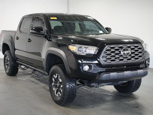 Used 2020 Toyota Tacoma TRD Off-Road w/ Technology Package image 3