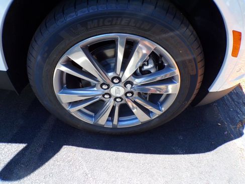 New 2026 Cadillac XT5 Premium Luxury w/ LPO, Floor Liner Package AWD/4WD image 4