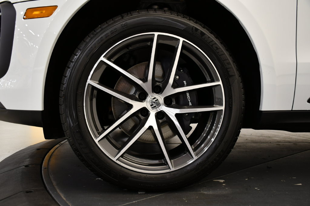 Certified 2026 Porsche Macan Turbo AWD/4WD image 16