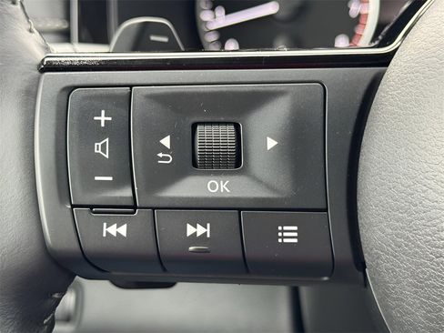 Used 2024 Nissan Pathfinder SL image 18