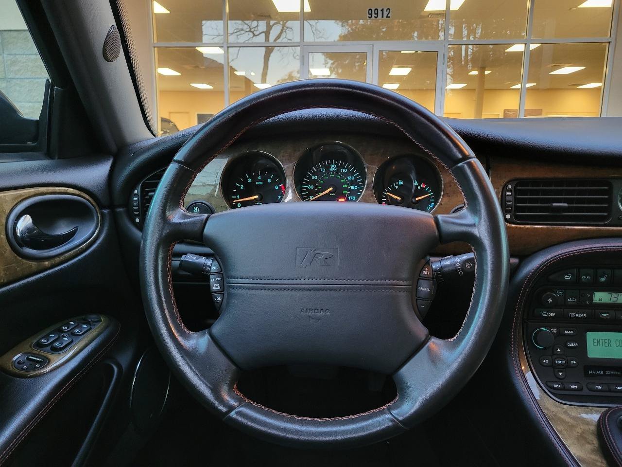 Used 2002 Jaguar XJ8 RWD image 25