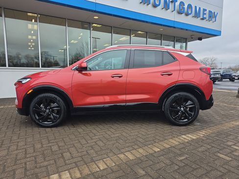 Used 2024 Buick Encore GX Sport Touring image 2