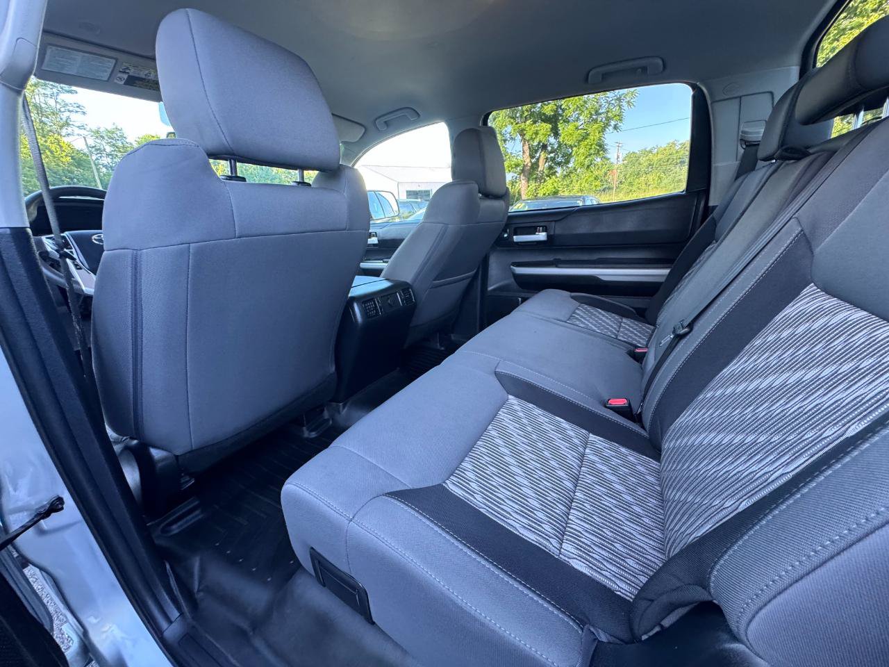 Used 2019 Toyota Tundra SR5 w/ SR5 Upgrade Package AWD/4WD image 18