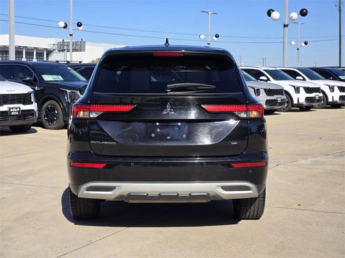 Used 2024 Mitsubishi Outlander SE Black Edition image 13