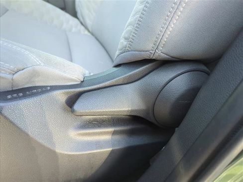 Used 2022 Toyota Tundra SR5 w/ SR5 Convenience Package image 9