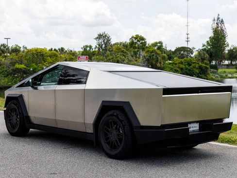 Used 2025 Tesla Cybertruck AWD Crew Cab image 5