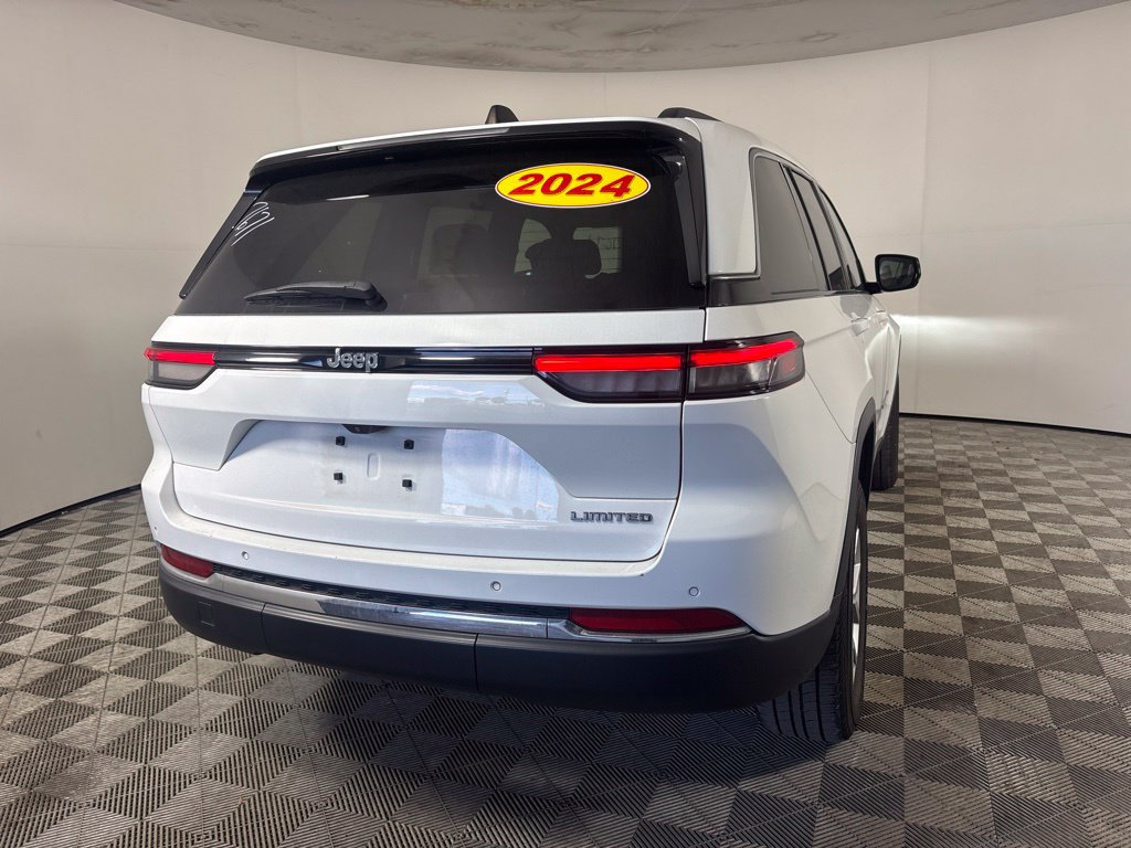 Used 2024 Jeep Grand Cherokee Limited RWD image 3