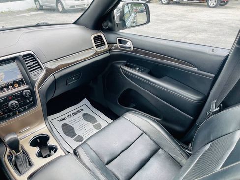 Used 2017 Jeep Grand Cherokee Overland RWD image 23