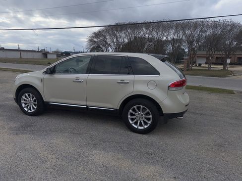 Used 2014 Lincoln MKX FWD w/ Equipment Group 102A image 8