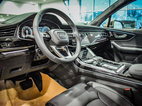 Used 2025 Audi Q7 3.0T Prestige w/ Prestige Package image 19