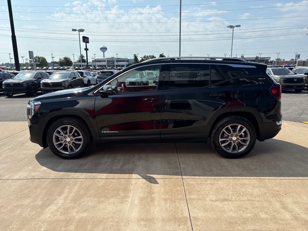 Used 2023 GMC Terrain SLT w/ Tech Package FWD image 2
