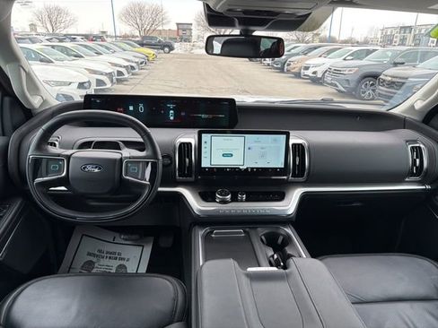 Certified 2025 Ford Expedition Max Platinum image 17