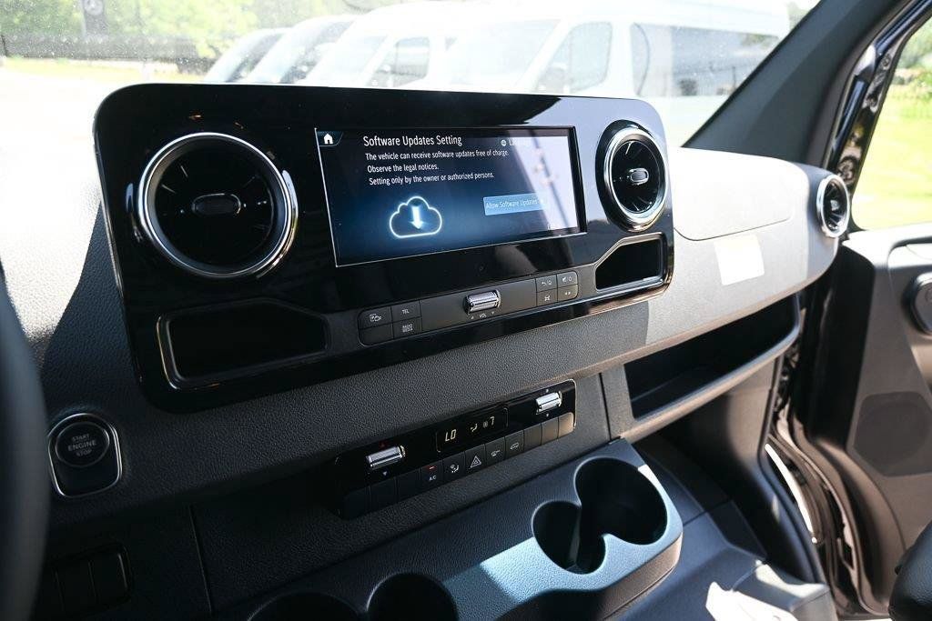 Used 2026 Mercedes-Benz Sprinter 2500 image 14