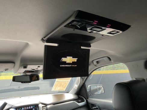 Used 2019 Chevrolet Suburban Premier AWD/4WD image 30