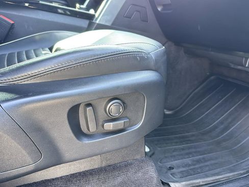 Used 2020 Land Rover Discovery HSE Luxury image 24